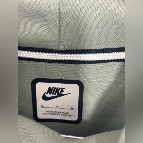 Nike Women's Sportswear Tech Fleece Oversized Hoodie FV6322-370 Size M - NWT - Picture 9 of 9